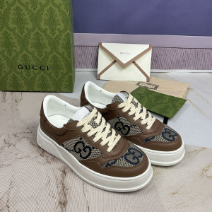 GUCCI 두께감 있는 화이트 운동화