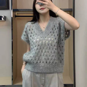 그레이 펀칭 브이넥 니트