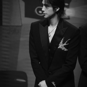 블랙 더블브레스트 정장 재킷