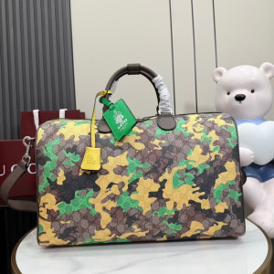 GUCCI 스프레이 효과 여행 가방
